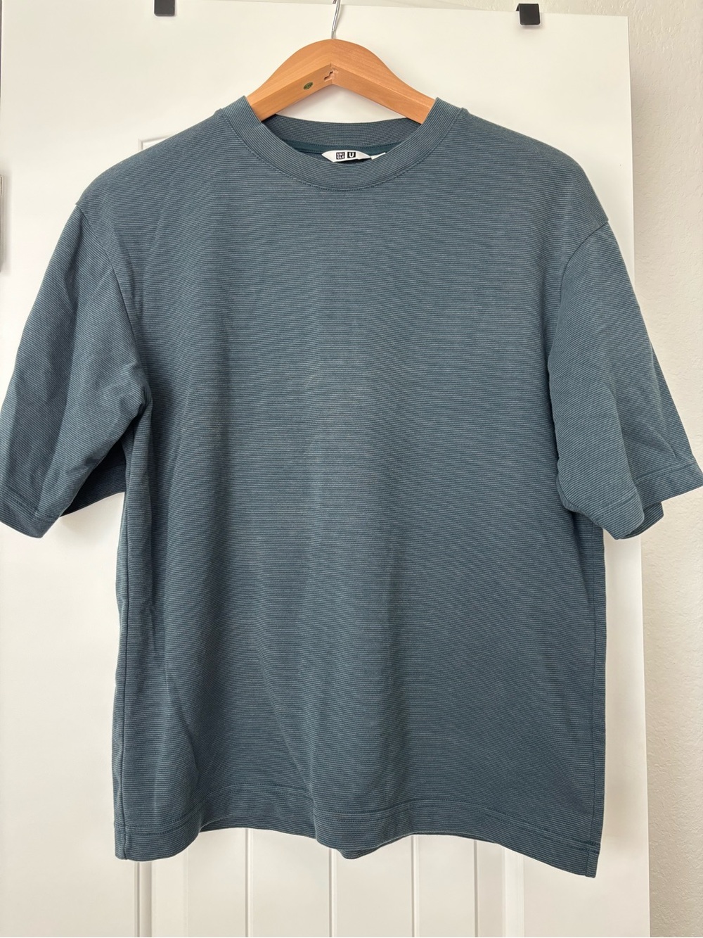 Uniqlo Men’s Round Neck Shirt Small
